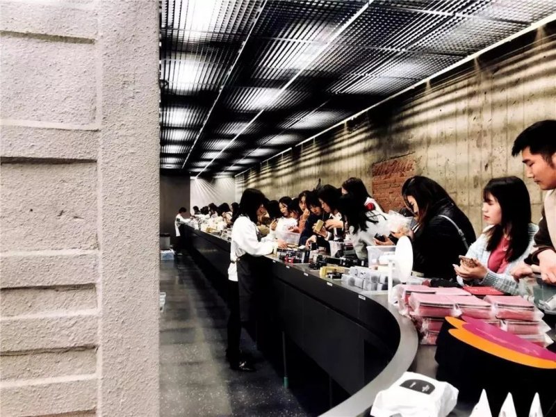 美VS美好：高定的排队VS文和友的排队_8